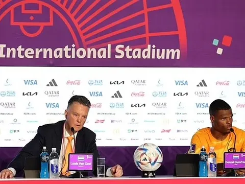 Van Gaal chê bai tuyển Mỹ