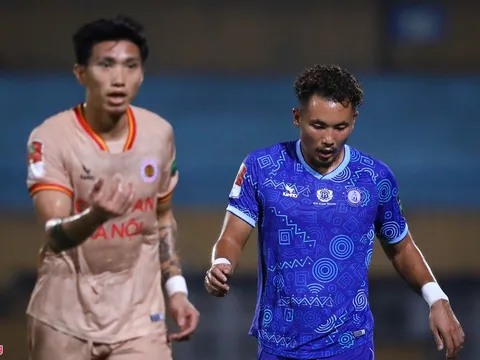 Văn Hậu suýt lập siêu phẩm