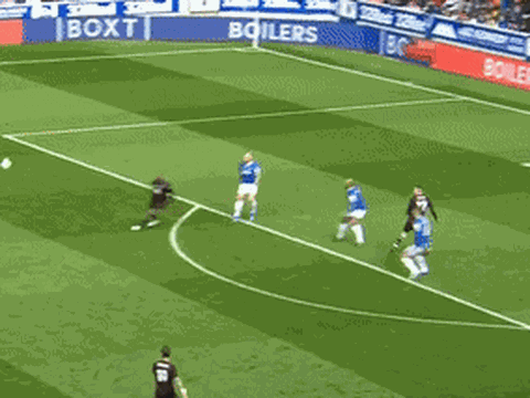 Van Persie lập cú đúp trong trận giao hữu