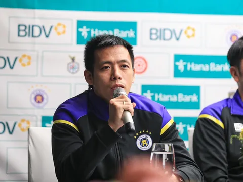 Văn Quyết phá vỡ im lặng về tân HLV Hà Nội FC