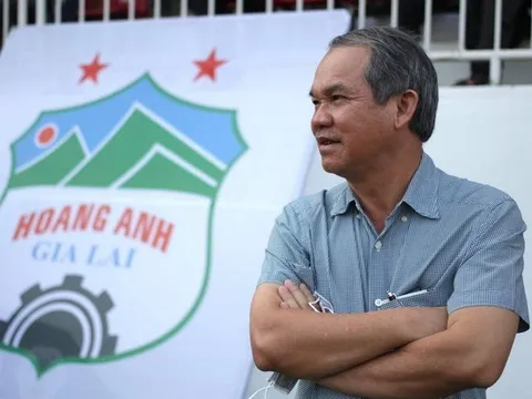 Đứa con tung cánh và nỗi buồn của bầu Đức