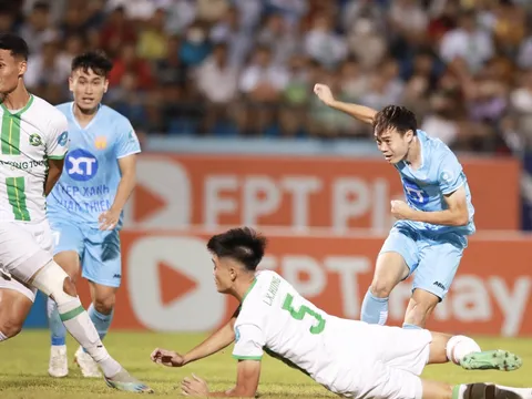 SLNA trút mưa bàn thắng, Văn Toàn mở tài khoản cho Nam Định