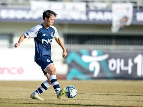 Văn Toàn chạm mốc lịch sử ở K League 2