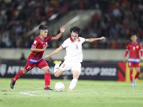 Nhìn Quang Hải rồi Công Phượng, Văn Toàn vẫn còn "xuân"