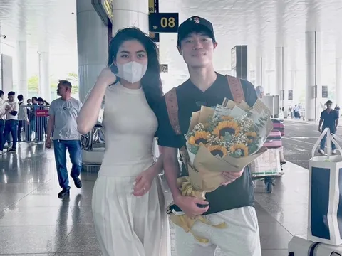 Văn Toàn về nước hội quân tuyển Việt Nam