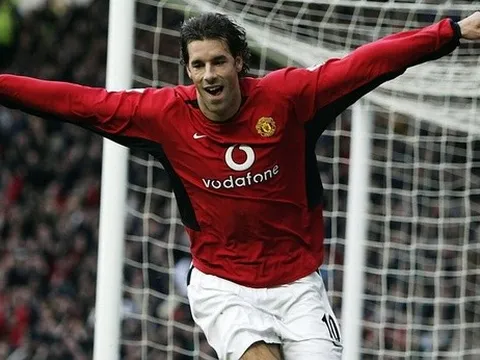 "Man Utd cần mẫu tiền đạo như Ruud van Nistelrooy"