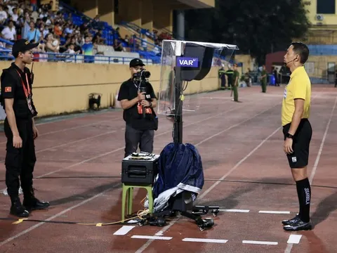 VAR tiếp tục được áp dụng trong trận đấu giữa CLB Hà Nội và Hải Phòng