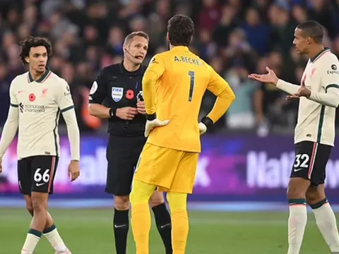 Klopp chỉ ra 2 quyết định khó hiểu của trọng tài chính