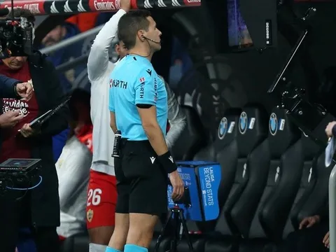 "Các trọng tài đã dành tặng Real Madrid 3 điểm"
