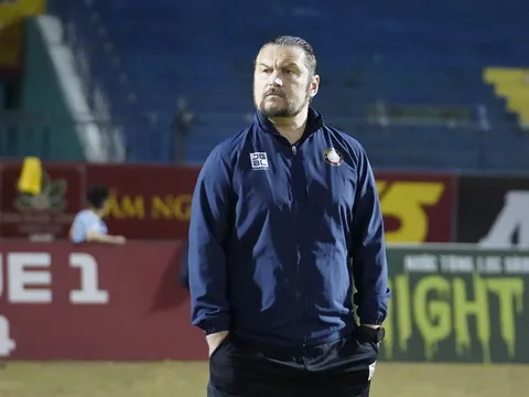 VAR gây tranh cãi ở V-League, HLV châu Âu công khai suy nghĩ