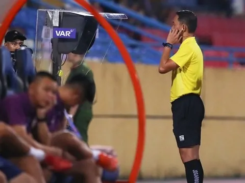 VAR gây tranh cãi trận HAGL - Hải Phòng, VPF nói gì?