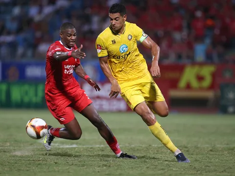 VAR gây tranh cãi, Trưởng ban trọng tài lên tiếng về tiêu chuẩn FIFA