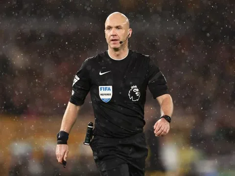 VAR không hỗ trợ đủ cho Anthony Taylor