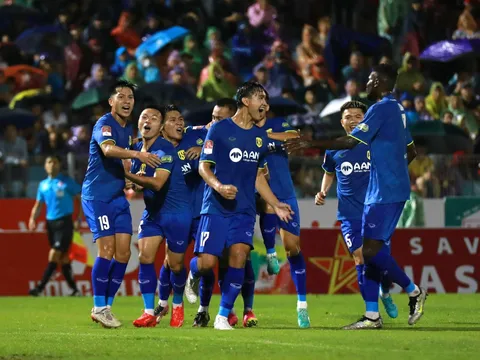 VAR lại khiến 1 HLV V-League tiếc nuối