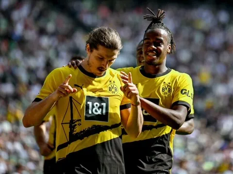 VAR từ chối bàn thắng trên chấm 11m của Sabitzer