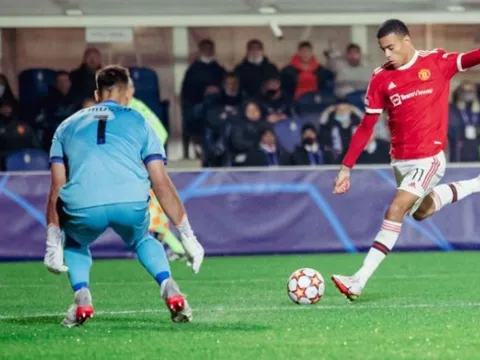 Varane chấn thương, Solskjaer giải thích lý do đưa Greenwood vào sân