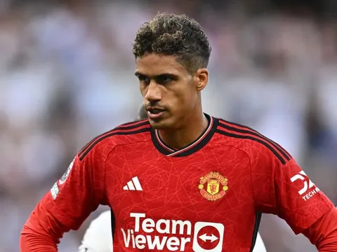 Varane có thể khiến Ten Hag “nóng mặt” bởi 1 bức ảnh