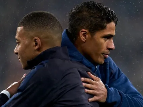 Varane làm rõ sự thật khuyên nhủ Mbappe đến Man Utd