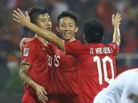 Vé trận bán kết Indonesia - Việt Nam 'đắt như tôm tươi'