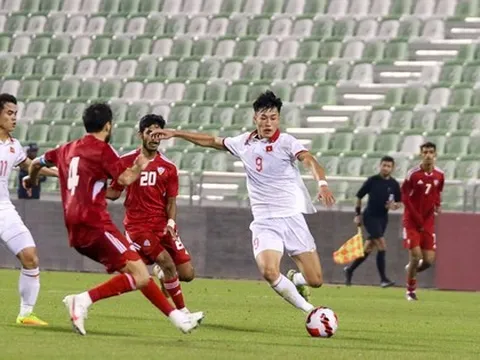 Dấu chấm hỏi cho HLV Troussier