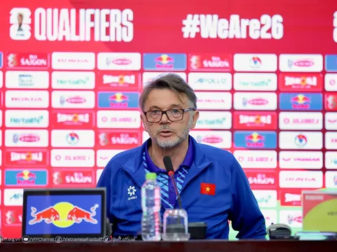 "VFF chia tay HLV Troussier là phù hợp, khán giả đỡ bực mình"