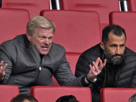 Vì sao Bayern sa thải Oliver Kahn trong ngày vô địch?