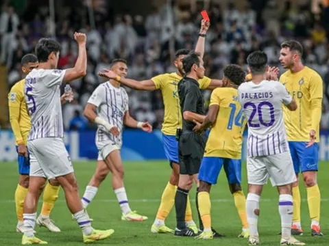 Vì sao Laporte nhận thẻ đỏ?