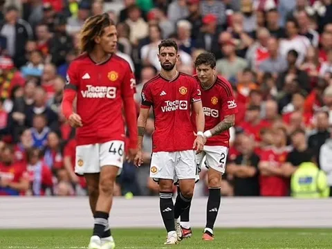 Vì sao Man Utd đá vào khung giờ khác thường?