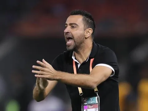 Vì sao Suarez khuyên Xavi từ chối dẫn dắt Barcelona?
