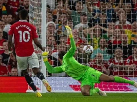 Vị thế đảo chiều của Liverpool và Man Utd sau 7 tháng