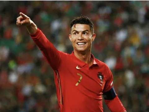 Vị trí phù hợp cho Ronaldo ở World Cup là ghế dự bị