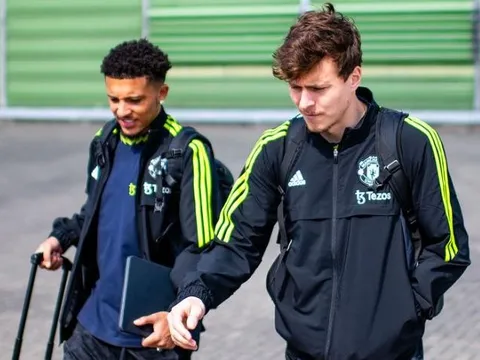 Victor Lindelof hé lộ phản ứng của cầu thủ M.U với Sancho