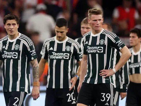 Victor Lindelof phản ứng sau sai lầm của Onana