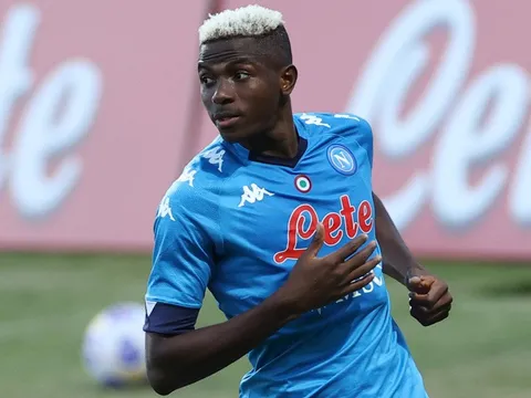 Heskey nêu nguyên nhân Osimhen bị hét giá 100 triệu bảng