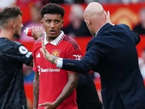 Việc trở lại Man United trở nên xa vời với Sancho