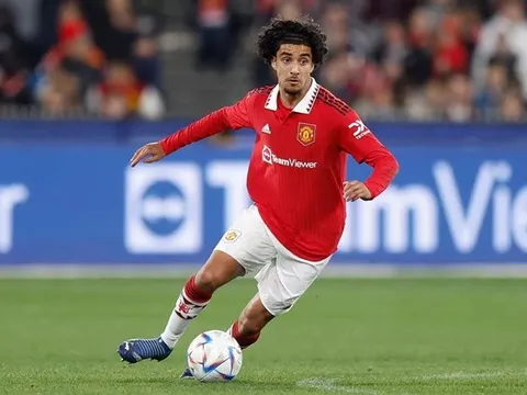 'Viên ngọc thô' khiến Man Utd bối rối