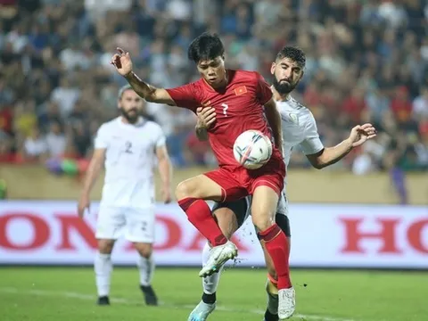 Báo Nhật nói sự thật về Công Phượng; Rõ tương lai của HLV Polking và ông Shin