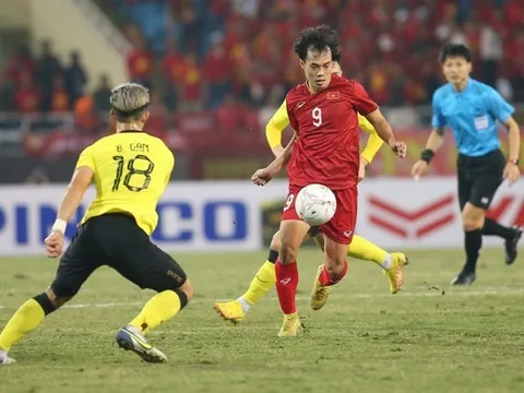 Văn Toàn gặp cú sốc tại Hàn Quốc; Thái Lan bị FIFA "sờ gáy"