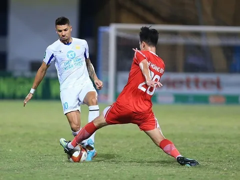 Cựu U16 Barcelona muốn làm học trò HLV Troussier; Indonesia tức điên vì trọng tài Việt Nam