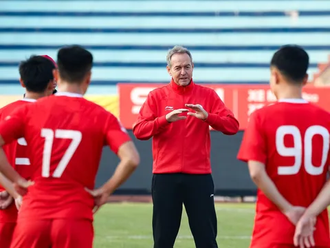 Viettel sa sút, HLV người Mỹ nói rõ sự tình