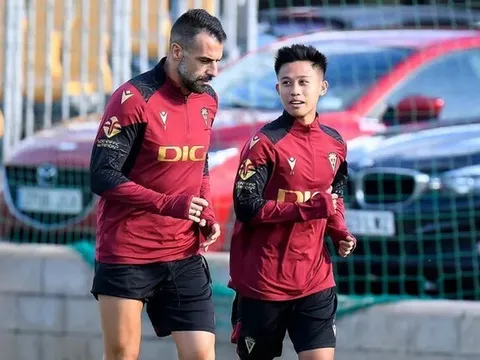 Vĩnh Nguyên sánh bước cùng cựu sao Man City; 'Việt Nam khó lấy điểm trước Philippines'