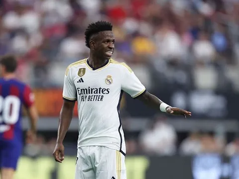 Real hy sinh Vini, Man Utd mở cờ trong bụng