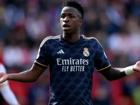 CĐV Real Madrid: "Vinicius có ngày thi đấu rác rưởi"