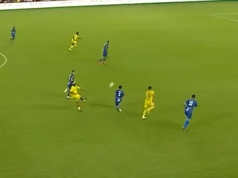 Vinicius cùng Ronaldinho 'nhảy múa' ở trận thắng 4-3