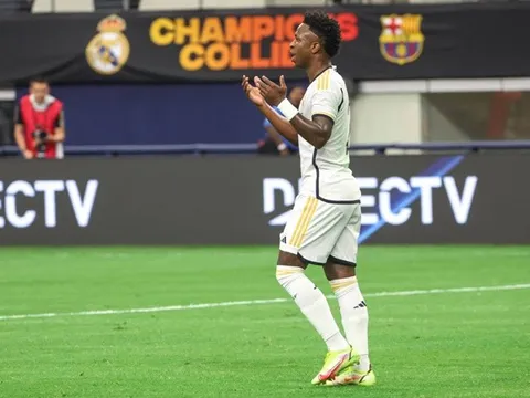 Vinicius hỏng penalty, Ancelotti nói thẳng người thay thế Benzema