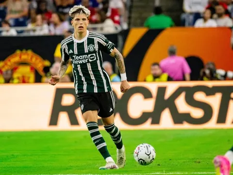 Vinicius Jr khen ngợi sao trẻ M.U