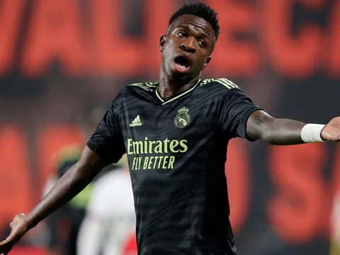Vinicius móc mỉa trọng tài sau khi Real bị cầm chân