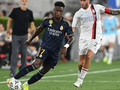Vinicius ra mắt áo số 7 hoàn hảo