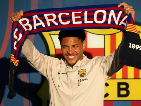 Mới ký HĐ, Barcelona lập tức trình làng tân binh