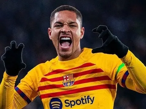 1 bàn, 1 thẻ đỏ trong 13 phút: Khởi đầu thú vị của tân binh Barca